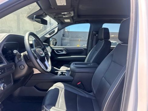 Used 2023 GMC Yukon XL SLT w/ SLT Luxury Package RWD image 9