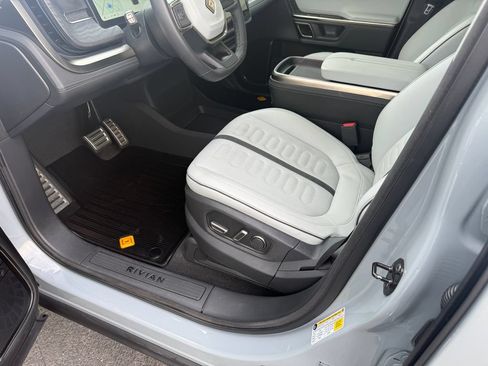 Used 2023 Rivian R1S Adventure AWD/4WD image 19