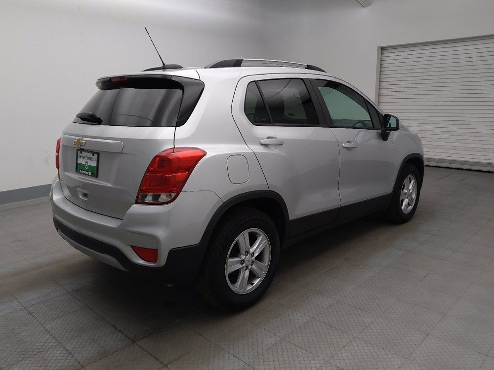 Used 2021 Chevrolet Trax LT w/ LT Convenience Package FWD image 9