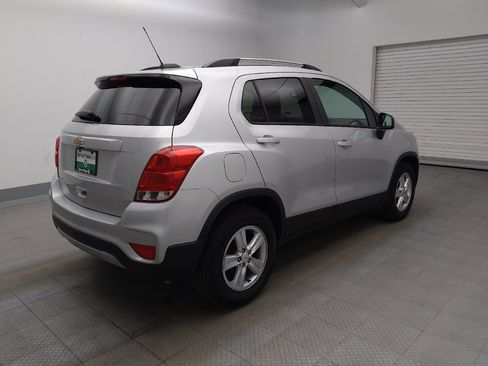 Used 2021 Chevrolet Trax LT w/ LT Convenience Package FWD image 9