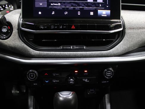 Used 2024 Jeep Compass Latitude image 21