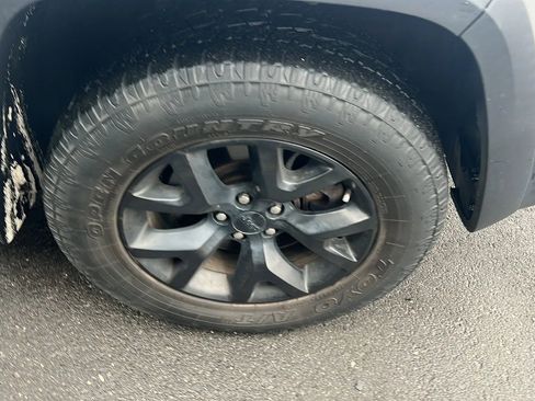 Used 2015 Jeep Cherokee Trailhawk w/ Comfort/Convenience Group image 27