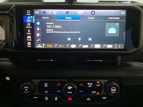 Used 2025 Jeep Wrangler Unlimited Rubicon AWD/4WD image 37