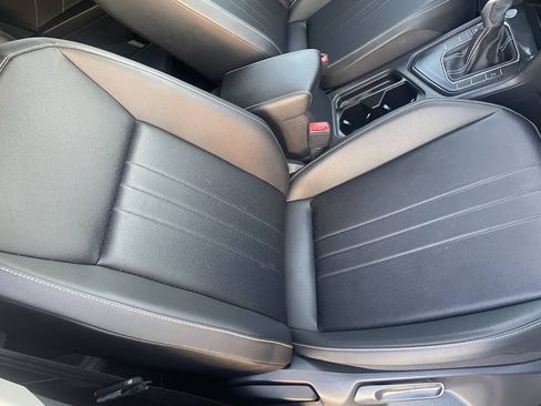Used 2023 Volkswagen Tiguan SE FWD image 15