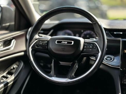 Used 2022 Jeep Grand Cherokee L Laredo w/ Luxury Tech Group I AWD/4WD image 18