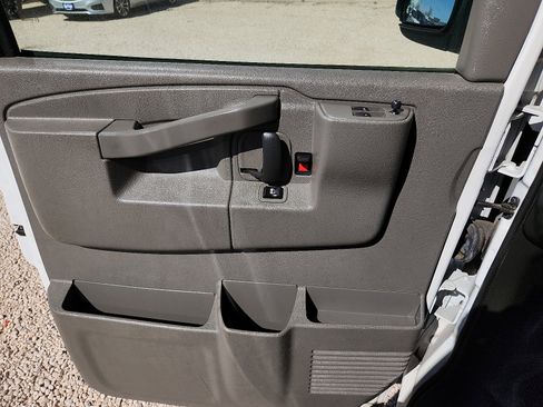 Used 2016 Chevrolet Express 2500 RWD image 11