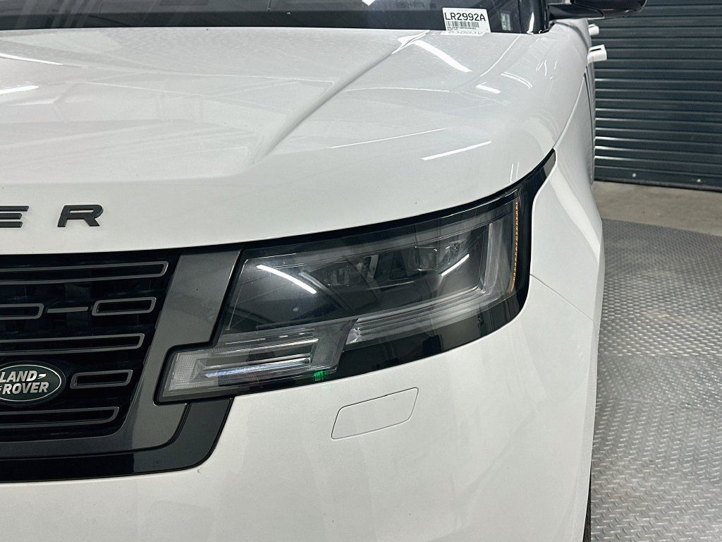 Used 2023 Land Rover Range Rover SE AWD/4WD image 32