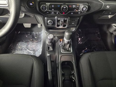 Used 2023 Jeep Gladiator Sport AWD/4WD image 12