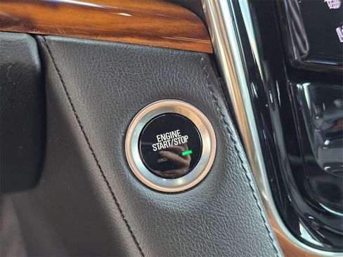 Used 2015 Cadillac Escalade ESV Luxury image 32