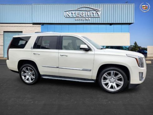 Used 2015 Cadillac Escalade Premium image 2