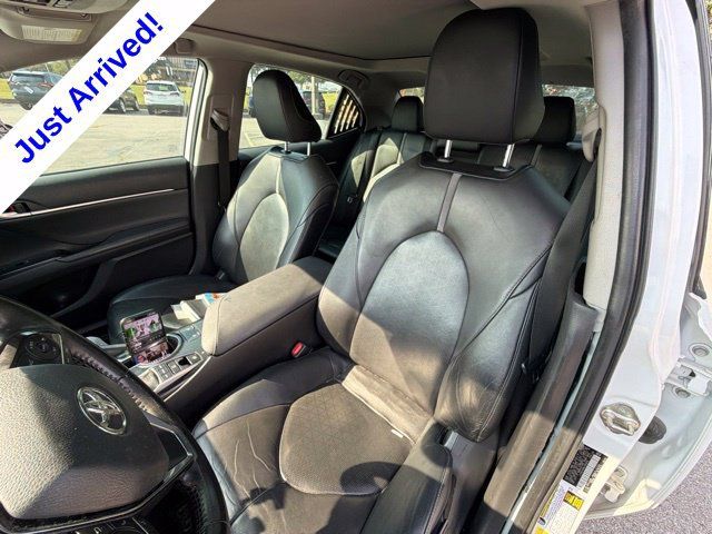 Used 2020 Toyota Camry XSE FWD image 32