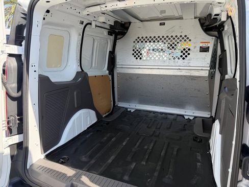 Used 2022 Ford Transit Connect XL FWD image 16