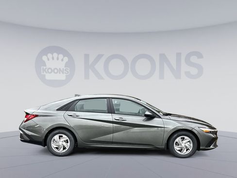 New 2026 Hyundai Elantra SE image 8