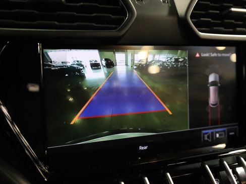 Used 2021 Lamborghini Urus image 28