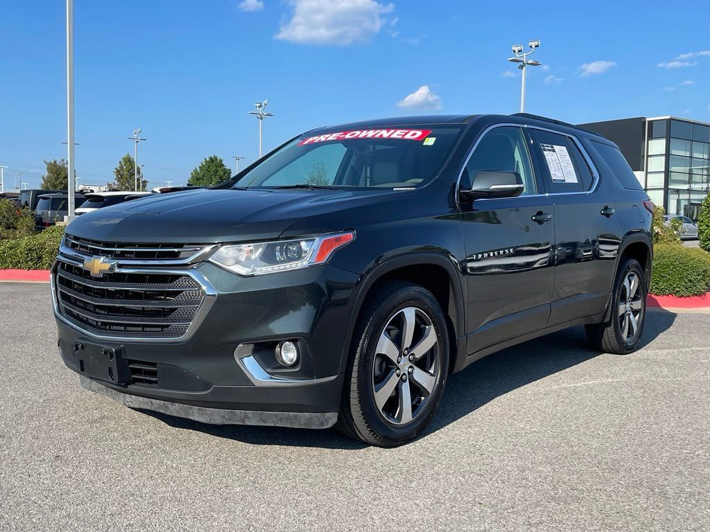 Used 2019 Chevrolet Traverse LT w/ LT Premium Package AWD/4WD image 3