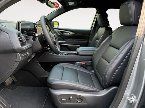 New 2026 Chevrolet Traverse LT w/ Driver Confidence Package FWD image 9