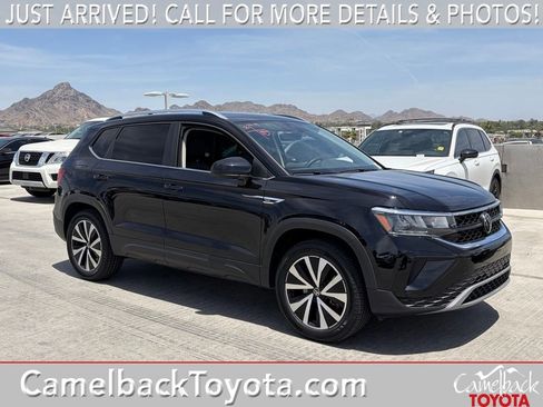Used 2024 Volkswagen Taos SE FWD image 1