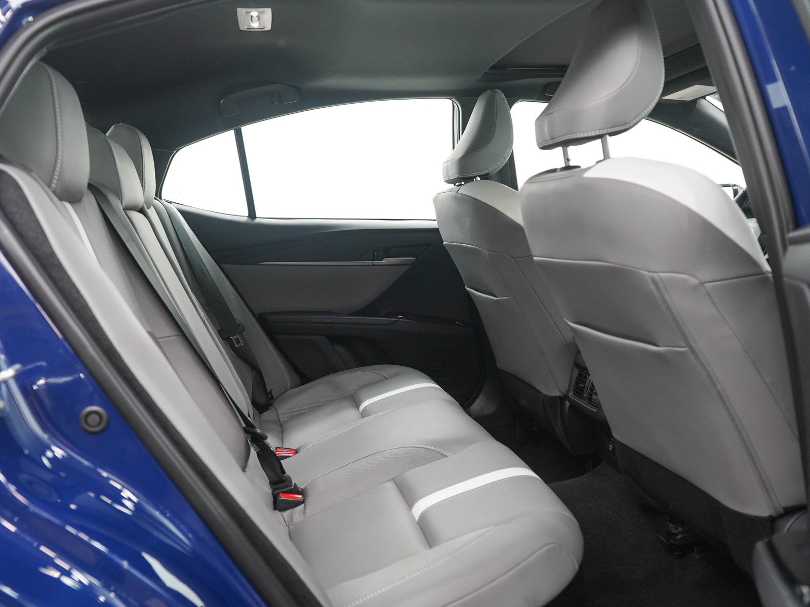 Used 2025 Toyota Camry SE w/ Multimedia Upgrade Package FWD image 12