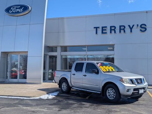 Used 2013 Nissan Frontier SV image 1