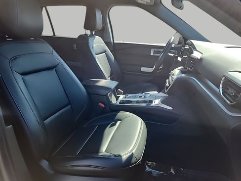 Certified 2023 Ford Explorer XLT w/ Equipment Group 202A image 6