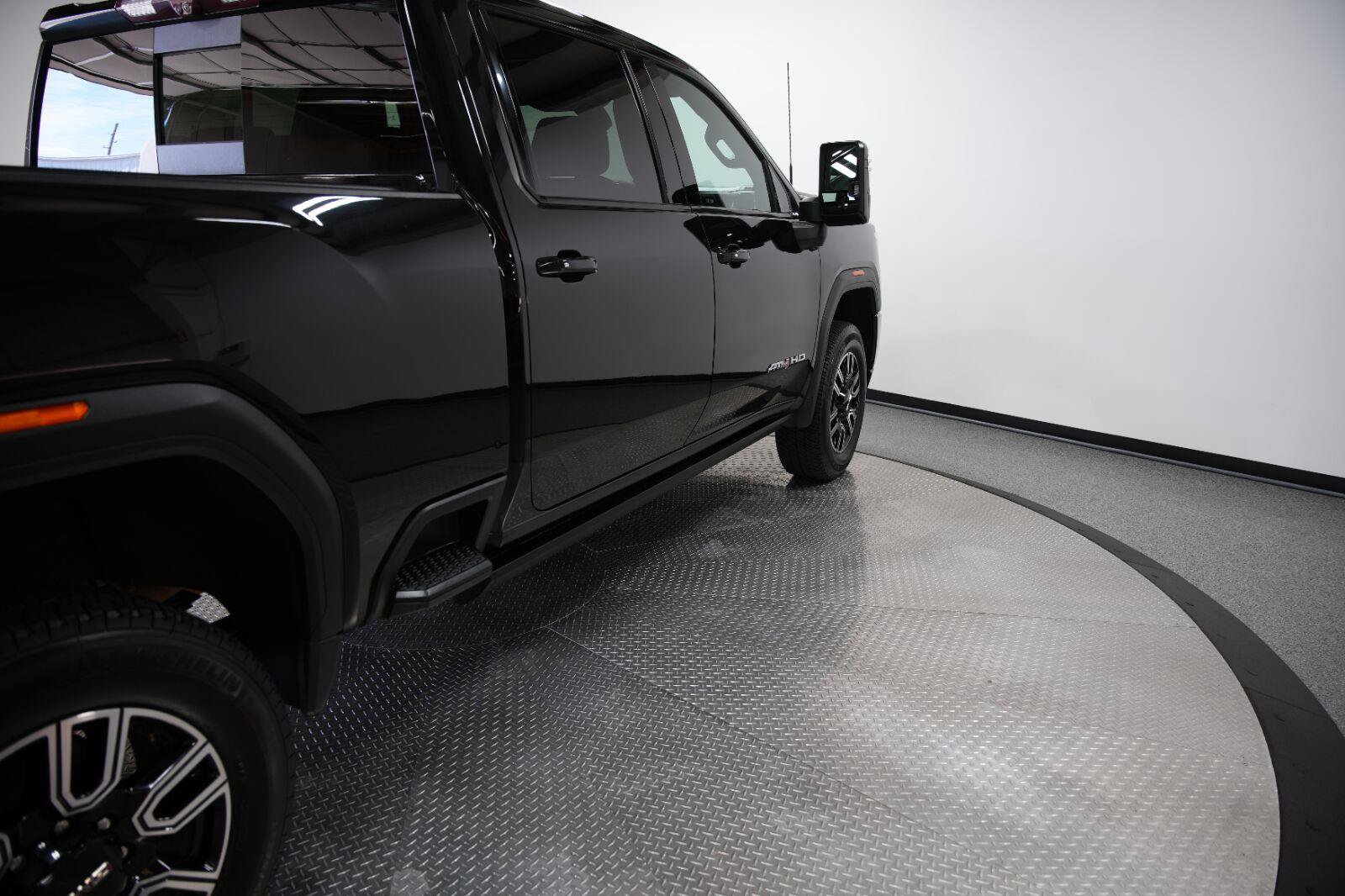 Used 2023 GMC Sierra 3500 AT4 w/ AT4 Premium Plus Package AWD/4WD image 11