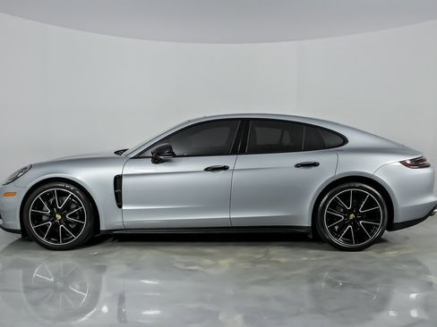 Used 2018 Porsche Panamera 4S image 8