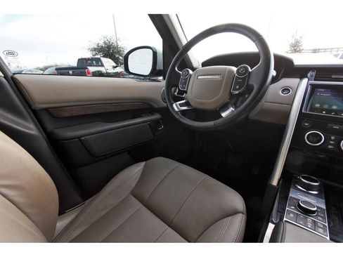 Used 2018 Land Rover Discovery HSE image 10