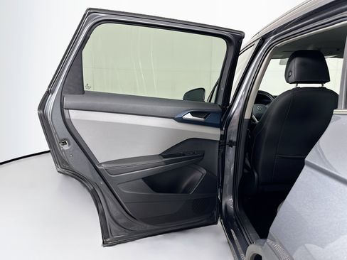 Used 2024 Volkswagen Taos SE image 25