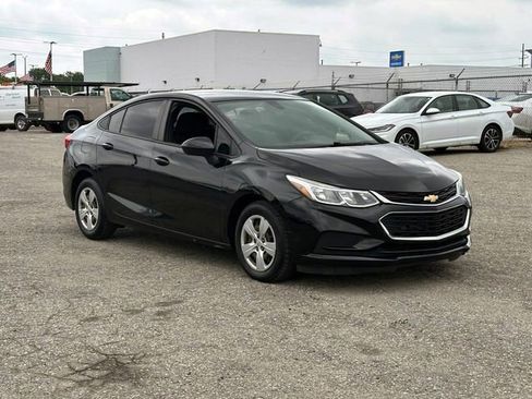 Used 2018 Chevrolet Cruze LS FWD image 6