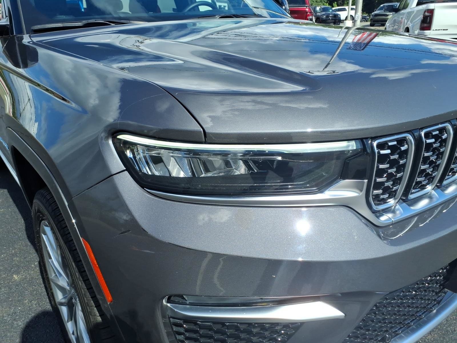 Used 2023 Jeep Grand Cherokee Summit w/ Luxury Tech Group V AWD/4WD image 13