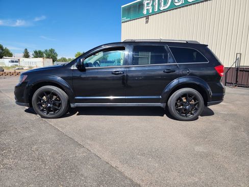 Used 2017 Dodge Journey SXT w/ Blacktop Package FWD image 2