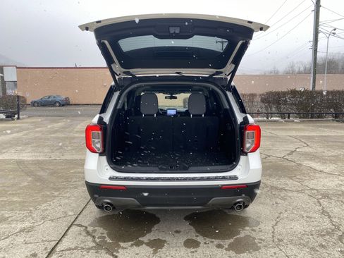 Used 2022 Ford Explorer XLT w/ Equipment Group 202A image 27