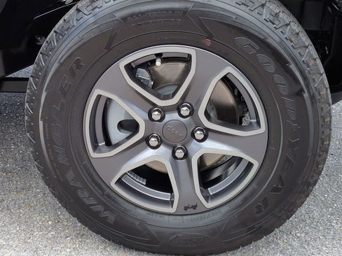Certified 2018 Jeep Wrangler Unlimited Sport S AWD/4WD image 11
