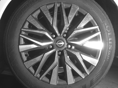 Used 2025 Nissan Altima 2.5 SV FWD image 17
