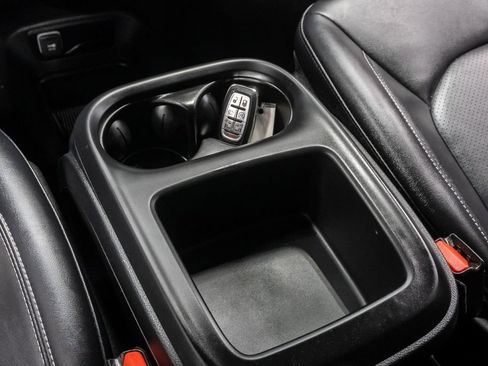 Used 2025 Chrysler Pacifica Select FWD image 23