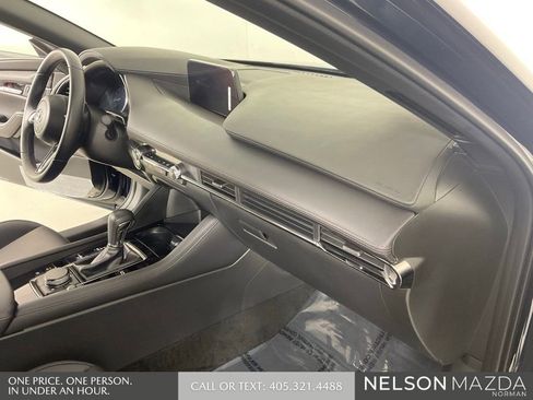 Used 2025 MAZDA MAZDA3 s FWD image 32