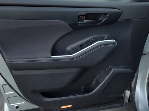 Certified 2024 Toyota Highlander LE image 9