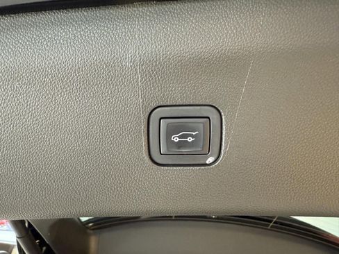 Used 2023 Buick Enclave Avenir w/ Avenir Technology Package image 11