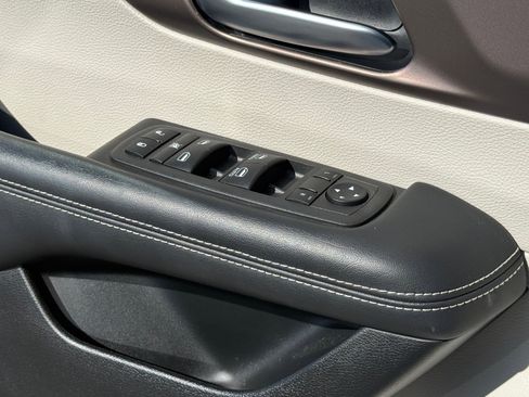 Used 2022 Chrysler Voyager LX FWD image 22