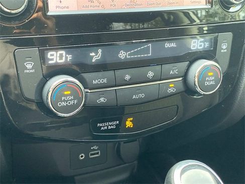 Used 2019 Nissan Rogue SV w/ Premium Package image 27