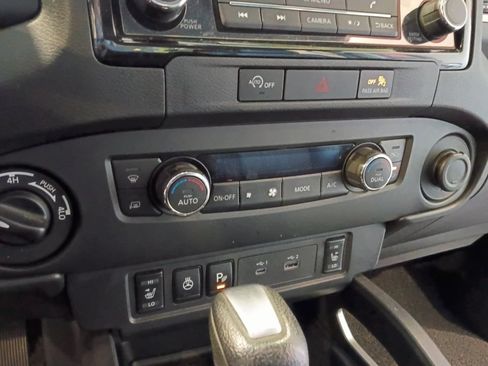 Used 2023 Nissan Frontier SV w/ SV Premium Package AWD/4WD image 18
