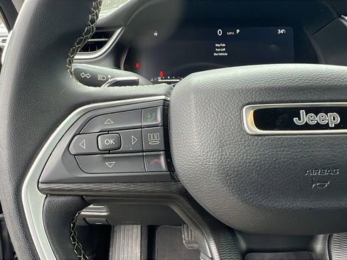 Used 2024 Jeep Grand Cherokee Laredo image 26