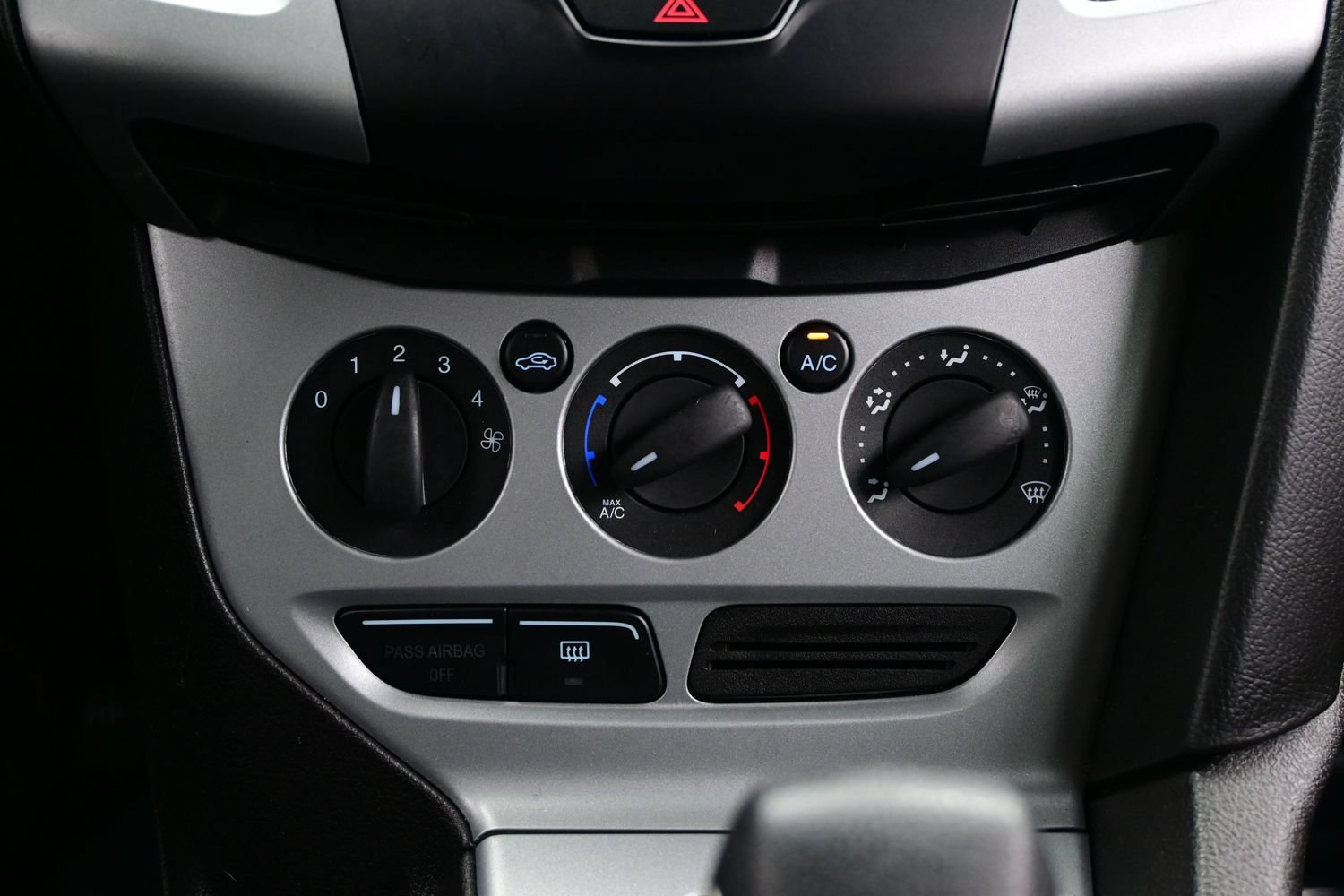 Used 2012 Ford Focus SE FWD image 19