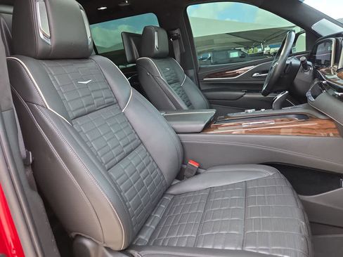 Used 2022 Cadillac Escalade ESV Sport Platinum AWD/4WD image 18