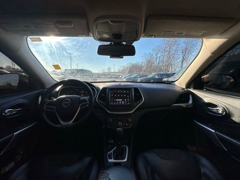 Used 2017 Jeep Cherokee Trailhawk w/ Comfort/Convenience Group image 2