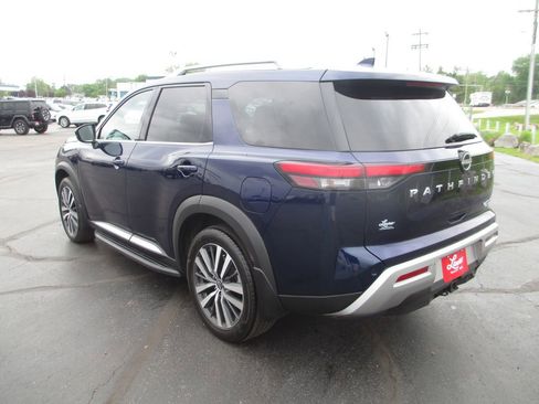 Used 2022 Nissan Pathfinder Platinum w/ Lighting Package (N93) AWD/4WD image 9