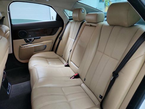 Used 2015 Jaguar XJ RWD image 24