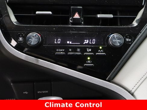 Used 2023 Toyota Camry SE image 19