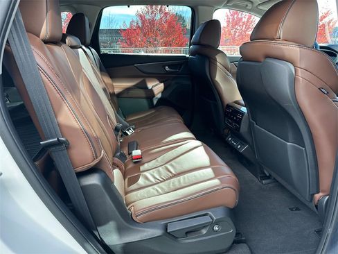 Used 2023 Acura MDX SH-AWD w/ Advance Package image 12