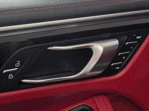 Certified 2023 Porsche Macan AWD/4WD image 36